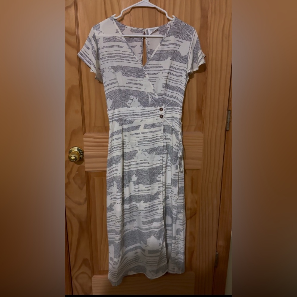 Sienna Sky White and Grey Dress Size Medium